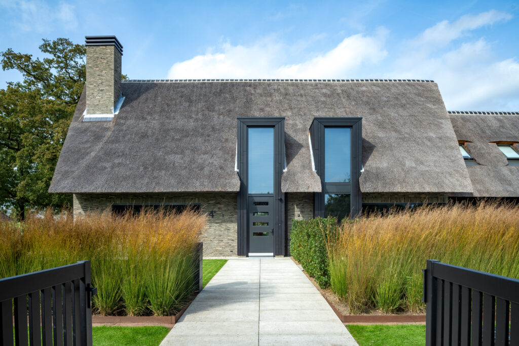 Rietgedekte luxe villa | Brick Finesse