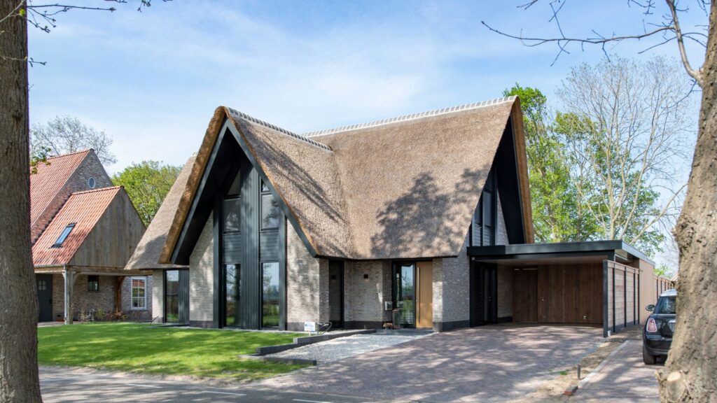 Rietgedekte villa | Brick Finesse